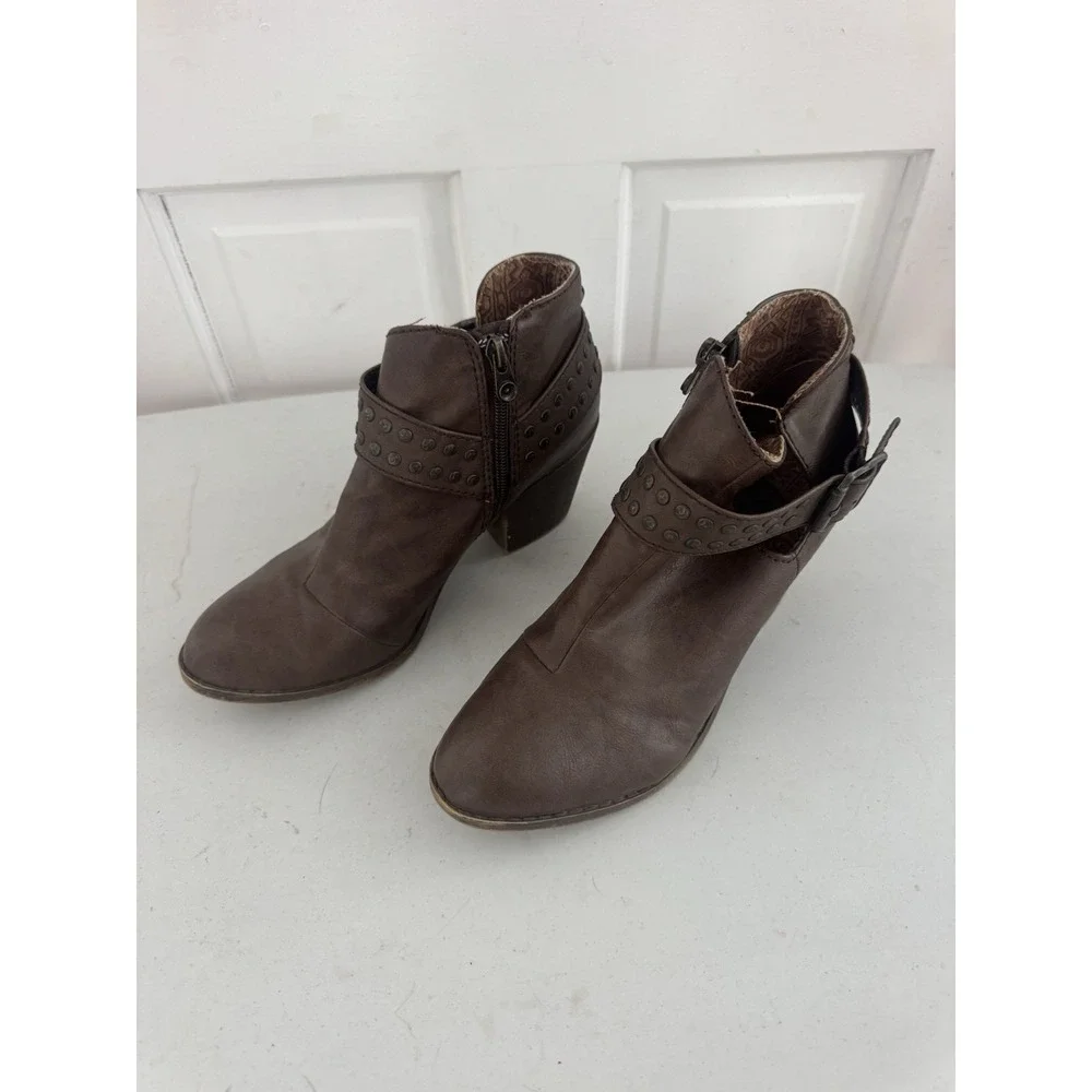 Blowfish Brown Studded Ankle‎ Booties Women's Sz 8.5 Chunky Heel Side Zip